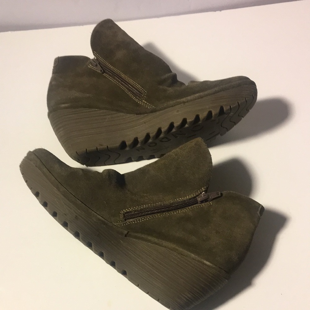 FLY LONDON NILO WEDGE BOOTIE-SAGE GREEN - Picture 4 of 8